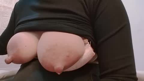 Snapshot of anacutieee chatting on 02/12/26, 01:44 anacutieee online show from 02/12/26, 01:44