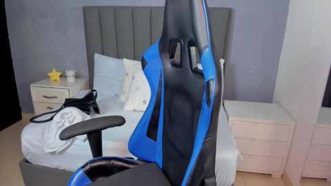 Snapshot of anagil_ chatting on 02/24/26, 01:42 A N A online show from 02/24/26, 01:42