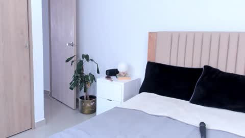 Ana Henao or Annie... Follow me ahenaocb Insta  X online show from 10/27/25, 08:02