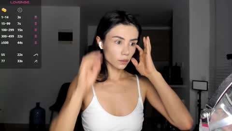 Ana Henao or Annie... Follow me ahenaocb Insta  X online show from 11/29/25, 11:19