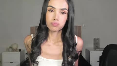 Ana Henao or Annie... Follow me ahenaocb Insta  X online show from 04/25/26, 12:02