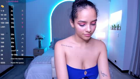 Snapshot of anahi_curlie1 chatting on 12/17/24, 03:50 Anahi Curlie online show from 12/17/24, 03:50