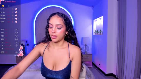 Snapshot of anahi_curlie1 chatting on 12/31/24, 04:16 Anahi Curlie online show from 12/31/24, 04:16