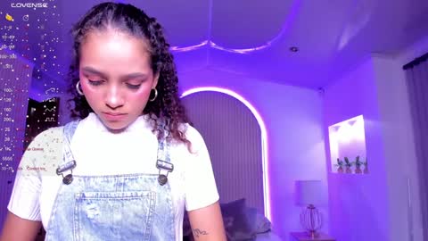 Snapshot of anahi_curlie1 chatting on 01/15/25, 10:06 Anahi Curlie online show from 01/15/25, 10:06