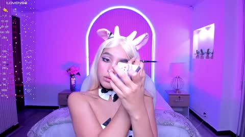 Snapshot of anahi_curlie1 chatting on 01/21/25, 03:59 Anahi Curlie online show from 01/21/25, 03:59