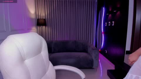 Snapshot of anahi_curlie1 chatting on 01/25/25, 08:10 Anahi Curlie online show from 01/25/25, 08:10