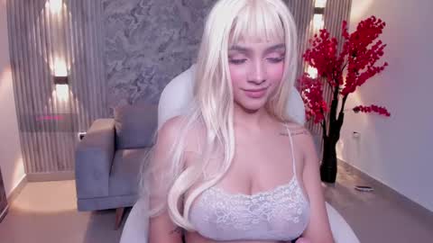 Snapshot of anahi_curlie1 chatting on 02/13/25, 03:29 Anahi Curlie online show from 02/13/25, 03:29