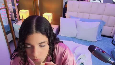 Snapshot of anahi_maite chatting on 02/06/25, 07:51 Anahi online show from 02/06/25, 07:51