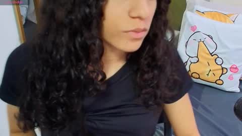 Snapshot of anahi_maite chatting on 02/20/25, 06:57 Anahi online show from 02/20/25, 06:57