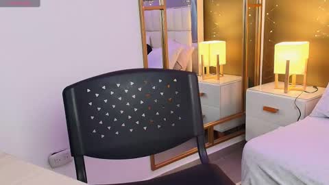 Snapshot of anahi_maite chatting on 09/08/25, 07:35 Anahi online show from 09/08/25, 07:35