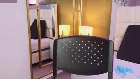 Snapshot of anahi_maite chatting on 09/14/25, 07:57 Anahi online show from 09/14/25, 07:57