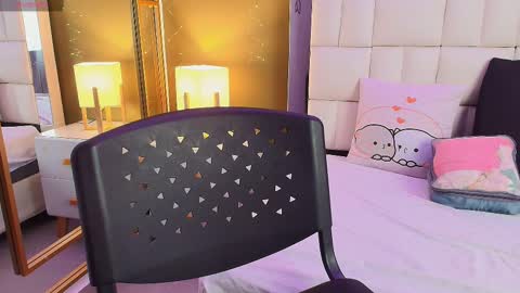 Snapshot of anahi_maite chatting on 09/15/25, 07:36 Anahi online show from 09/15/25, 07:36