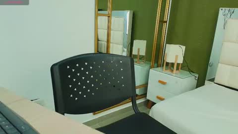 Snapshot of anahi_maite chatting on 09/21/25, 07:59 Anahi online show from 09/21/25, 07:59