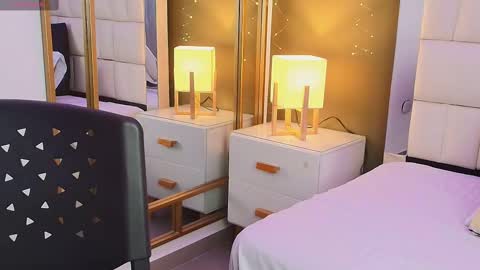 Snapshot of anahi_maite chatting on 09/22/25, 07:49 Anahi online show from 09/22/25, 07:49