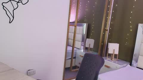 Snapshot of anahi_maite chatting on 09/30/25, 07:30 Anahi online show from 09/30/25, 07:30