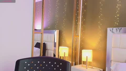 Snapshot of anahi_maite chatting on 10/05/25, 07:45 Anahi online show from 10/05/25, 07:45