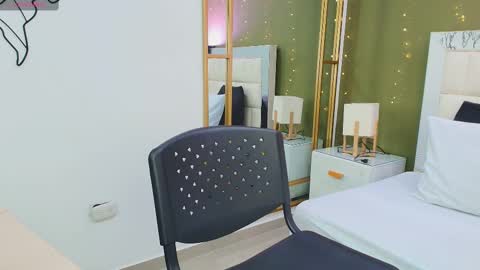 Snapshot of anahi_maite chatting on 10/06/25, 07:33 Anahi online show from 10/06/25, 07:33