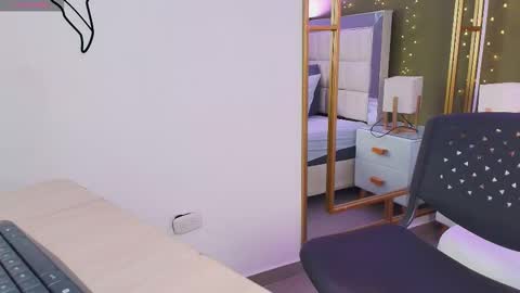 Snapshot of anahi_maite chatting on 10/09/25, 07:34 Anahi online show from 10/09/25, 07:34