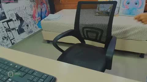 Snapshot of anahi_maite chatting on 10/13/25, 11:32 Anahi online show from 10/13/25, 11:32