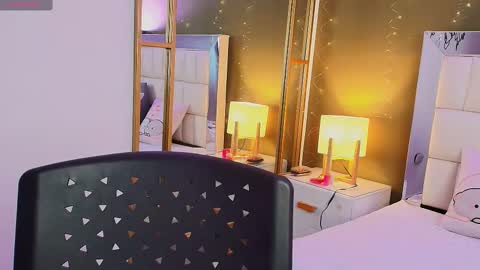 Snapshot of anahi_maite chatting on 10/15/25, 08:09 Anahi online show from 10/15/25, 08:09