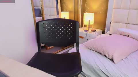 Snapshot of anahi_maite chatting on 10/20/25, 08:42 Anahi online show from 10/20/25, 08:42