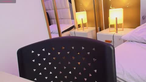 Snapshot of anahi_maite chatting on 10/22/25, 07:35 Anahi online show from 10/22/25, 07:35