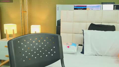 Snapshot of anahi_maite chatting on 10/26/25, 08:04 Anahi online show from 10/26/25, 08:04