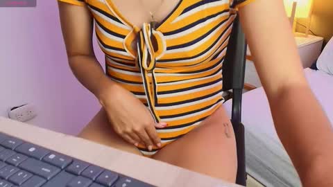 Snapshot of anahi_maite chatting on 10/29/25, 07:48 Anahi online show from 10/29/25, 07:48