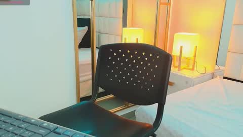 Snapshot of anahi_maite chatting on 11/19/25, 07:47 Anahi online show from 11/19/25, 07:47