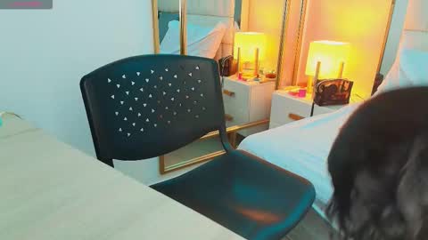 Snapshot of anahi_maite chatting on 11/27/25, 08:11 Anahi online show from 11/27/25, 08:11