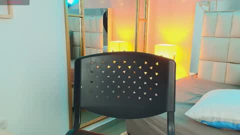 Snapshot of anahi_maite chatting on 12/16/25, 07:41 Anahi online show from 12/16/25, 07:41