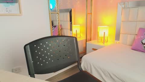 Snapshot of anahi_maite chatting on 01/05/26, 07:17 Anahi online show from 01/05/26, 07:17