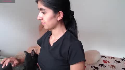 Anahi Browns online show from 04/01/26, 07:11