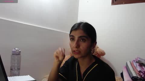 Anahi Browns online show from 04/10/26, 08:57