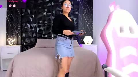Snapshot of anaiaclarck chatting on 07/20/26, 03:21 Im Sara online show from 07/20/26, 03:21