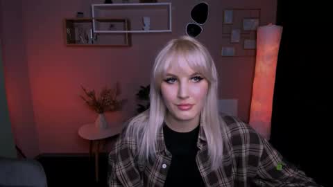 Anais online show from 10/23/25, 07:56