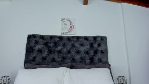 ..a n a i s  c o o p e r .. online show from 03/29/26, 11:43