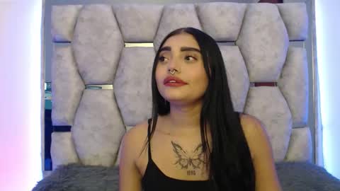 Snapshot of analymilles chatting on 10/24/25, 10:17 analymilles online show from 10/24/25, 10:17