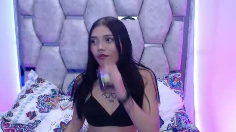 Snapshot of analymilles chatting on 11/21/25, 03:16 analymilles online show from 11/21/25, 03:16