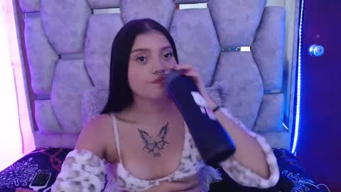 Snapshot of analymilles chatting on 12/13/25, 07:53 analymilles online show from 12/13/25, 07:53