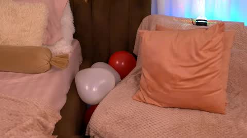 Snapshot of anarhodes chatting on 02/14/25, 07:49 Anna online show from 02/14/25, 07:49