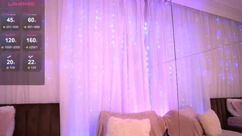 Snapshot of anarhodes chatting on 03/01/25, 01:43 Anna online show from 03/01/25, 01:43