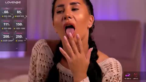 Snapshot of anarhodes chatting on 10/30/25, 10:54 Anna online show from 10/30/25, 10:54