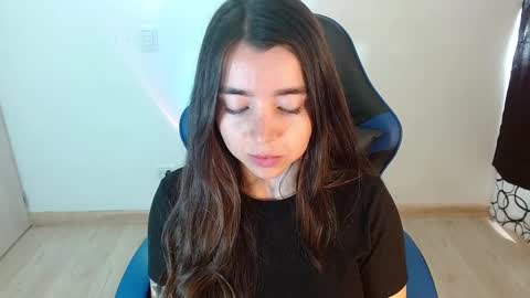 Snapshot of anarosse__ chatting on 01/18/25, 01:08 ana 3 online show from 01/18/25, 01:08