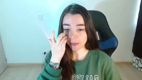 Snapshot of anarosse__ chatting on 01/31/25, 12:51 ana 3 online show from 01/31/25, 12:51