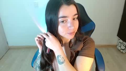 Snapshot of anarosse__ chatting on 03/08/25, 04:34 ana 3 online show from 03/08/25, 04:34