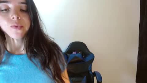 Snapshot of anarosse__ chatting on 03/11/25, 10:31 ana 3 online show from 03/11/25, 10:31