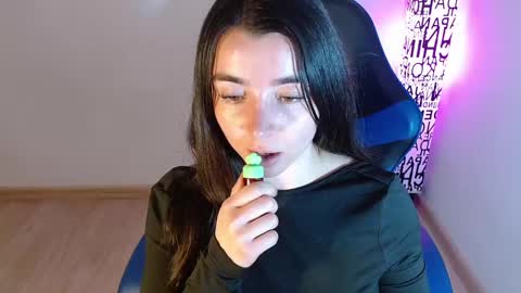 Snapshot of anarosse__ chatting on 10/01/25, 12:27 ana 3 online show from 10/01/25, 12:27