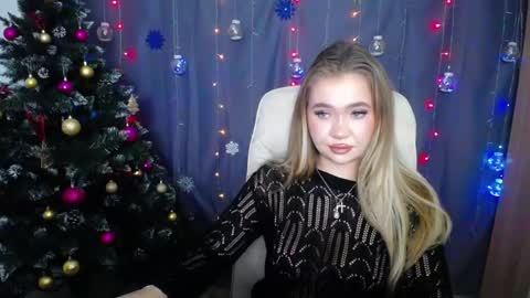 anastacyyellig online show from 12/16/24, 11:07