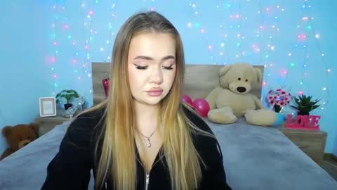 anastacyyellig online show from 01/14/25, 11:27